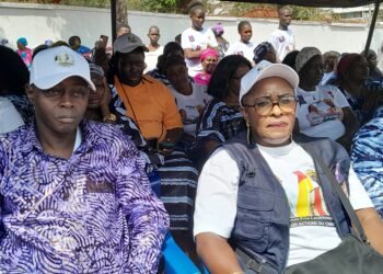 La fondation Marie Ivonne koumbassa à travers son mouvement Fria lankhoundè au soutien du CNRD, a initié ce samedi, une marche blanche dans la ville des alumines, pour promouvoir la paix et la quiétude sociale, en république de Guinée