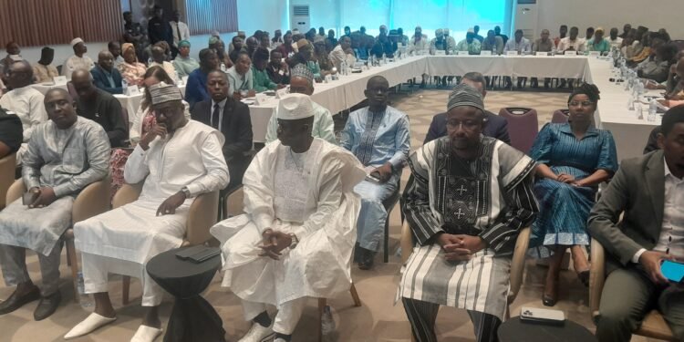 L’atelier de restitution du rapport final de l’évaluation des partis politiques Guinéens, s’est tenu dans la matinée de ce Vendredi, dans un complexe hôtelier de la capitale Conakry.
