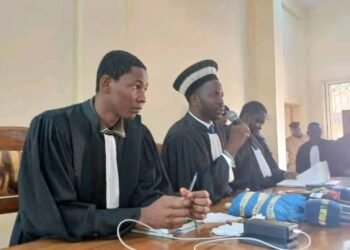 L&rsquo;assasin Bangaly Touré en larme  Comme annoncé précédemment, le procès de Bangaly Traoré s’est ouvert ce mardi, 8 avril 2025