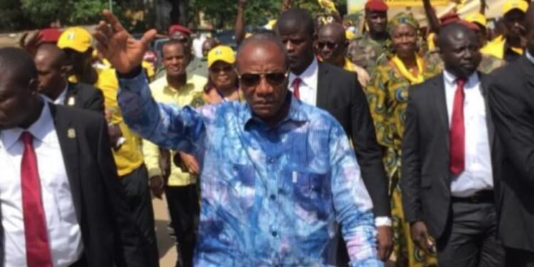 Guinée : le parti de l’ancien président Alpha Condé annonce la suspension de ses activités jusqu’à nouvel ordre.