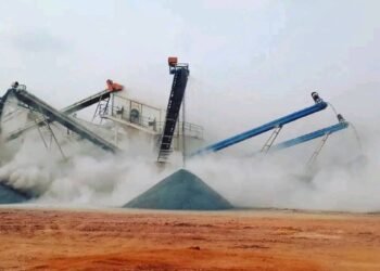 Dans une nouvelle série de décisions à portée économique et politique, le président de la transition, le Général Mamadi Doumbouya a retiré deux permis d’exploitation minière précédemment octroyés à des sociétés opérant en Guinée.
