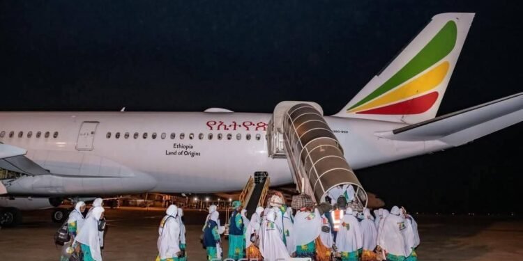 Les préparatifs pour le Hajj 2025 sont désormais entrés dans leur phase active. En Guinée, les premiers candidats au pèlerinage ont commencé à rallier l’Arabie Saoudite.