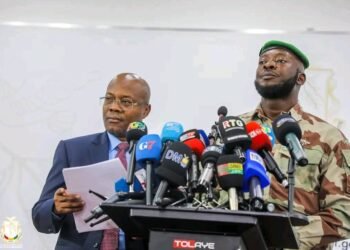 Le gouvernement guinéen, par la voix du Général Amara Camara , ministre secrétaire général à la Présidence, a justifié le récent retrait de plusieurs permis miniers en s’appuyant sur divers articles du Code minier.