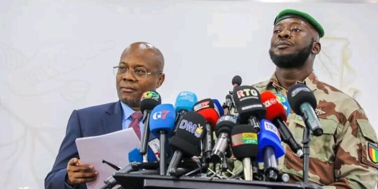 Le gouvernement guinéen, par la voix du Général Amara Camara , ministre secrétaire général à la Présidence, a justifié le récent retrait de plusieurs permis miniers en s’appuyant sur divers articles du Code minier.