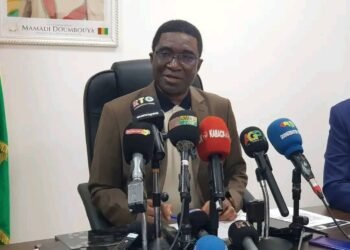 point de presse tenu ce lundi 26 mai 2025 au siège de l’Agence de Gestion et de Recouvrement des Avoirs Saisis et Confisqués (AGRASC), le Directeur Général Alpha Sény Camara est longuement revenu sur les raisons ayant conduit à la vente aux enchères des biens de l’ancien ministre chargé des Affaires présidentielles et de la Défense, Dr Mohamed Diané.