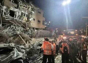 Frappes iraniennes sur Israël : les pompiers rapportent des incidents « majeurs », plusieurs blessés.