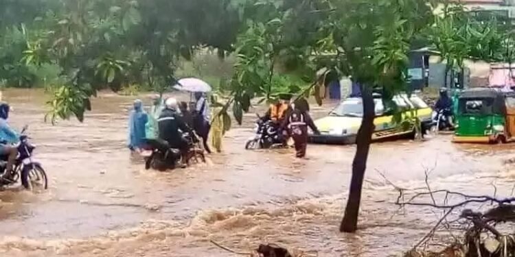 Fortes pluies à Conakry : l’AGEROUTE alerte la population sur les risques d’inondation dans certaines zones