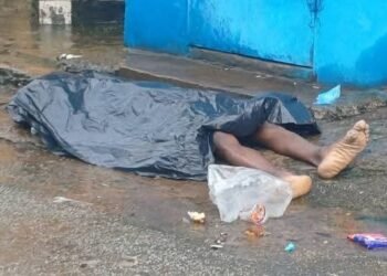 Découverte macabre à Nongo : le corps sans vie d’un trentenaire retrouvé