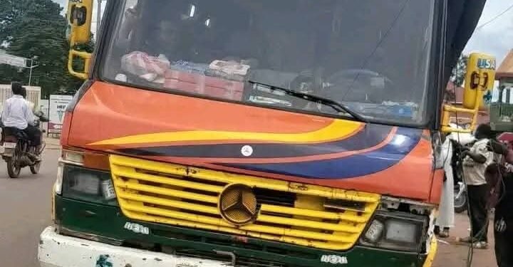 Attaque armée contre un bus de transport sur l’axe Kissidougou-Guékédou