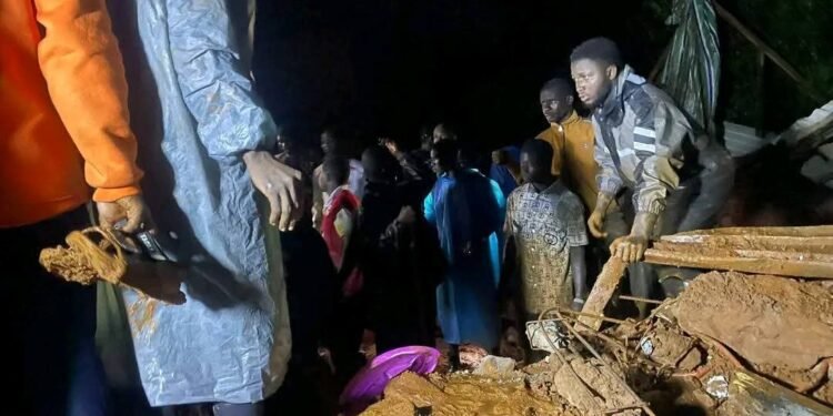 Glissement de terrain à Manéah : les recherches se poursuivent pour retrouver d’éventuels survivants