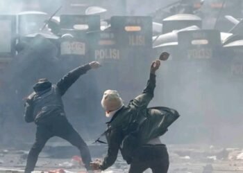 Indonésie : un taxi-moto tué par un véhicule de police, les manifestations s’intensifient
