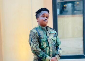 L’humoriste guinéen Mr Satina entame une tournée internationale après son sacre au FAR 2025