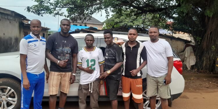 Guinée : l’humoriste Mingo reprend espoir grâce au soutien des autorités