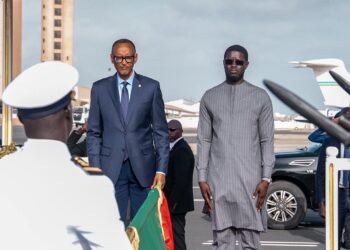 Dakar : Paul Kagame accueilli par le président sénégalais à l’AFS Forum 2025