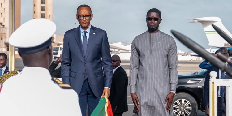 Dakar : Paul Kagame accueilli par le président sénégalais à l’AFS Forum 2025