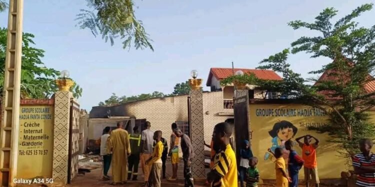 🔥 Siguiri : un incendie ravage un établissement scolaire à quelques jours de la rentrée