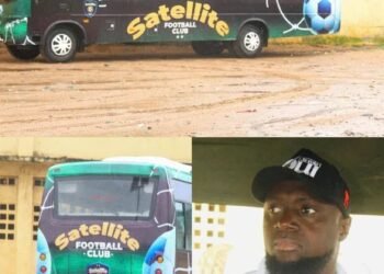 Football : Le ministre Mory Condé offre un bus au Satellite FC