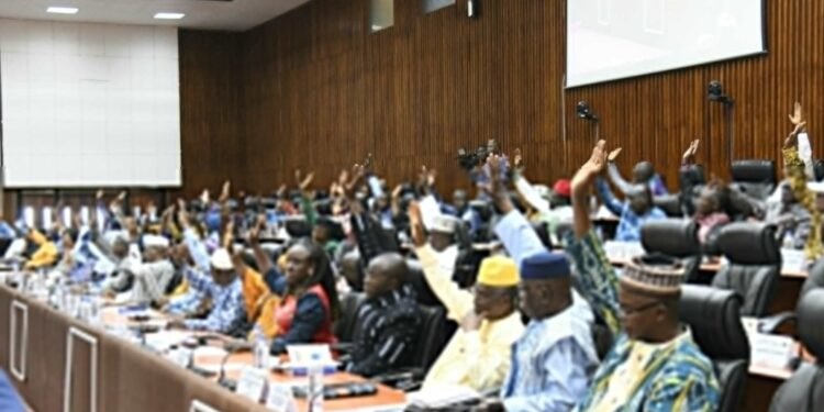 Guinée : le CNT adopte un nouveau Code électoral, première loi organique de la nouvelle Constitution