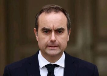 Crise politique à Paris : le gouvernement Lecornu tombe après seulement 14 heures d’existence