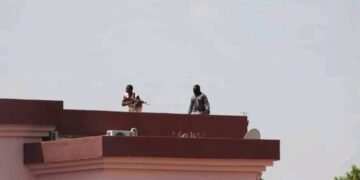 Cameroun : Issa Tchiroma dénonce la présence de snipers autour de son domicile à Garoua