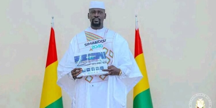 Guinée : Remise officielle des documents du programme Simandou 2040 au Général Mamadi Doumbouya