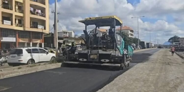 Conakry : des travaux de réfection localisée en cours sur l’autoroute Fidel Castro