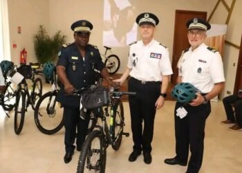 Coopération France–Gabon : des vélos offerts à la police suscitent la controverse