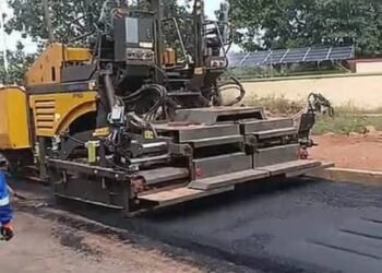 Koubia : lancement des premiers travaux de bitumage depuis l’indépendance
