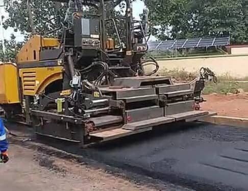 Koubia : lancement des premiers travaux de bitumage depuis l’indépendance