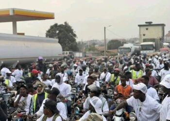 Guinée : Mamadi Doumbouya proclamé vainqueur de la présidentielle, Conakry en liesse