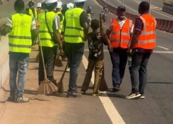 Investiture présidentielle : poursuite des opérations de nettoyage et de désencombrement à Conakry