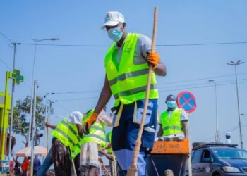 Dans l’ombre comme en pleine lumière, des milliers de femmes et d’hommes œuvrent chaque jour pour rendre nos villes plus propres, plus saines et plus dignes