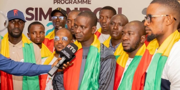 Investiture du chef de l’État : des jeunes communicants rallient Conakry à moto depuis Kankan