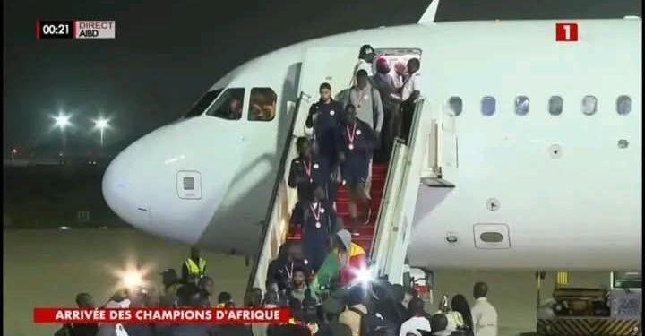 Sénégal : les Lions de la Téranga accueillis en héros à Dakar après leur sacre continental