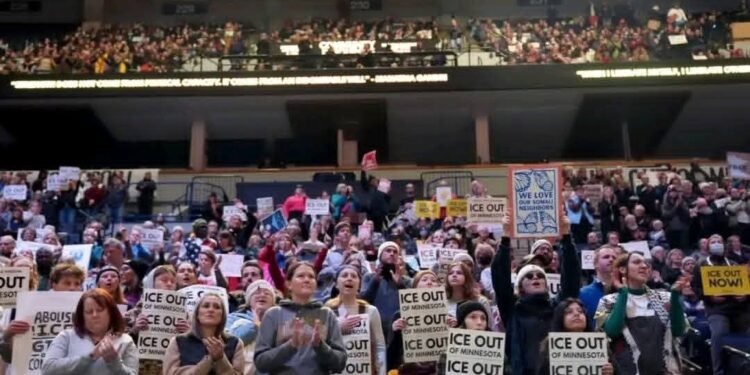 États-Unis : au Minnesota, des milliers de manifestants anti-ICE bravent le froid