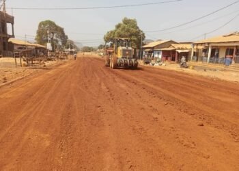 Lelouma : les travaux de bitumage des voiries urbaines se poursuivent
