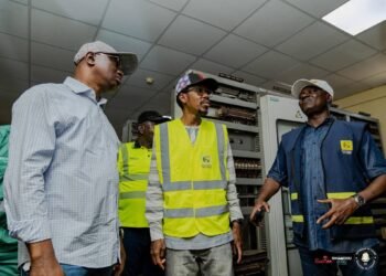 EDG : le ministre de l’Énergie en visite à la centrale électrique de Tombo
