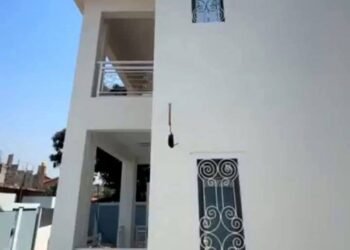 Le président Mamadi Doumbouya offre une villa à l’artiste international Fodé Baro