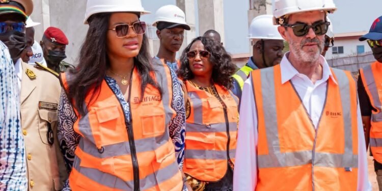 Kindia : Mme Khaïté Sall évalue l’état d’avancement des travaux de l’hôpital régional