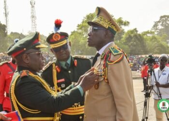 Sierra Leone : les Forces armées guinéennes distinguées lors des célébrations à Freetown