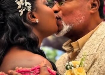 Émotion et célébration dans le monde de la musique congolaise.