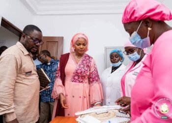Santé : la ministre Khadijatou Khaïté Sall en visite au Centre de santé amélioré Madame Lauriane Doumbouya de Kobaya