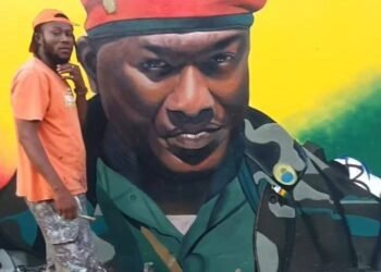 Hommage artistique à Toumba Diakité : un jeune talent immortalise son portrait