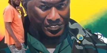 Hommage artistique à Toumba Diakité : un jeune talent immortalise son portrait