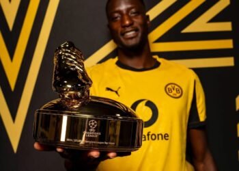 L’international guinéen Serhou Guirassy, premier joueur africain à décrocher le Soulier d’Or de la Ligue des champions européenne, est attendu à Conakry ce lundi 18 mai 2026 à 21h40.