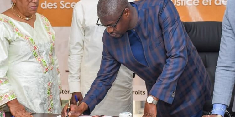 Justice : signature du contrat de performance du Service Communication et Relations publiques