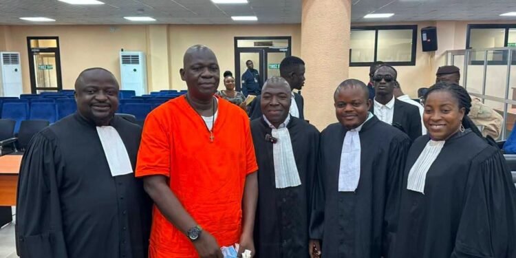 Acquitté dans le second volet du procès du 28 septembre, le colonel Bienvenue Lamah retrouve la liberté