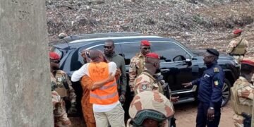 Dar es-Salam : le président Mamadi Doumbouya se rend sur le site de l’éboulement meurtrier