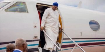 Conakry : le président gambien Adama Barrow accueilli à l’aéroport Ahmed Sékou Touré