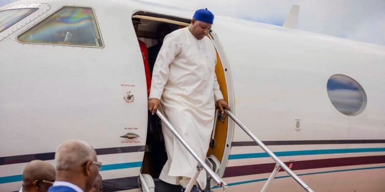 Conakry : le président gambien Adama Barrow accueilli à l’aéroport Ahmed Sékou Touré